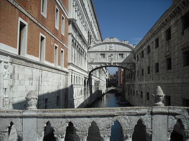 12 tipů, co vidět na benátském náměstí Svatého Marka (II), Benátky, Ponte dei Sospiri, Most vzdechů, Dóžecí palaác, Palazzo Ducale, vězení