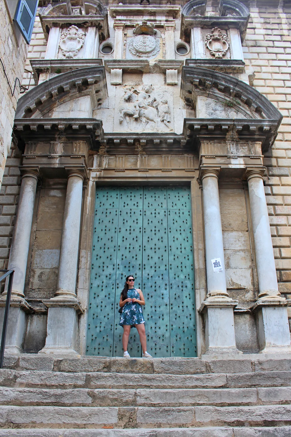 Style blogger Emma Louise Layla in Girona, Spain - travel & lifestyle blog