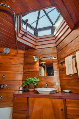 Bathroom| Photo courtesy of The Robin Seidon Team Bathroom| Photo courtesy of The Robin Seidon Team