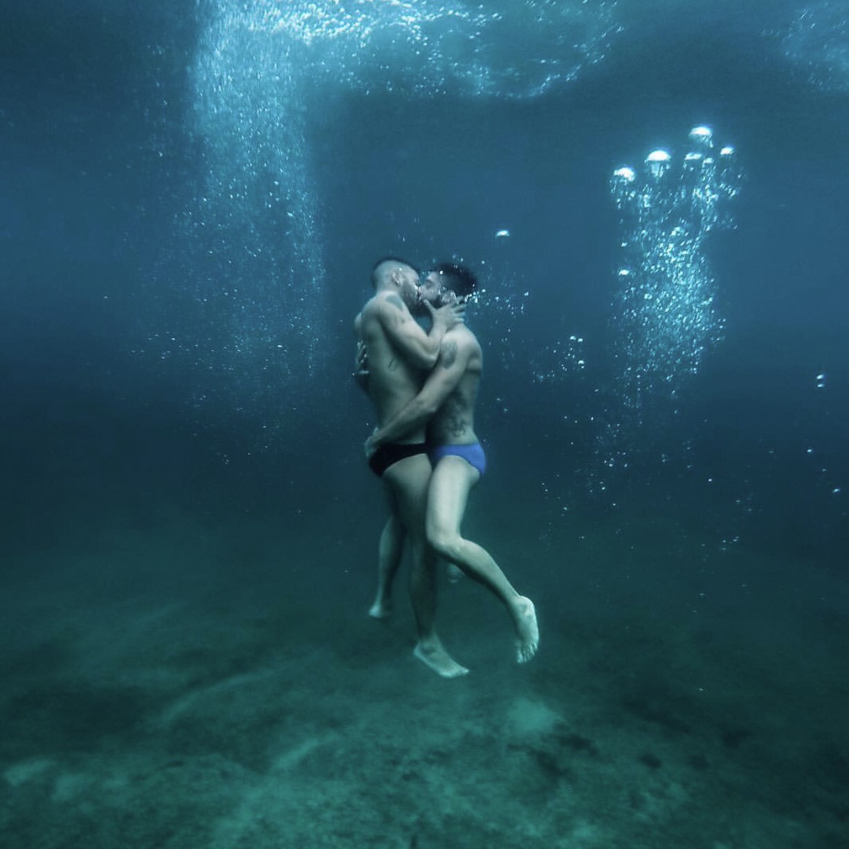 Underwater Monday gay kiss 
