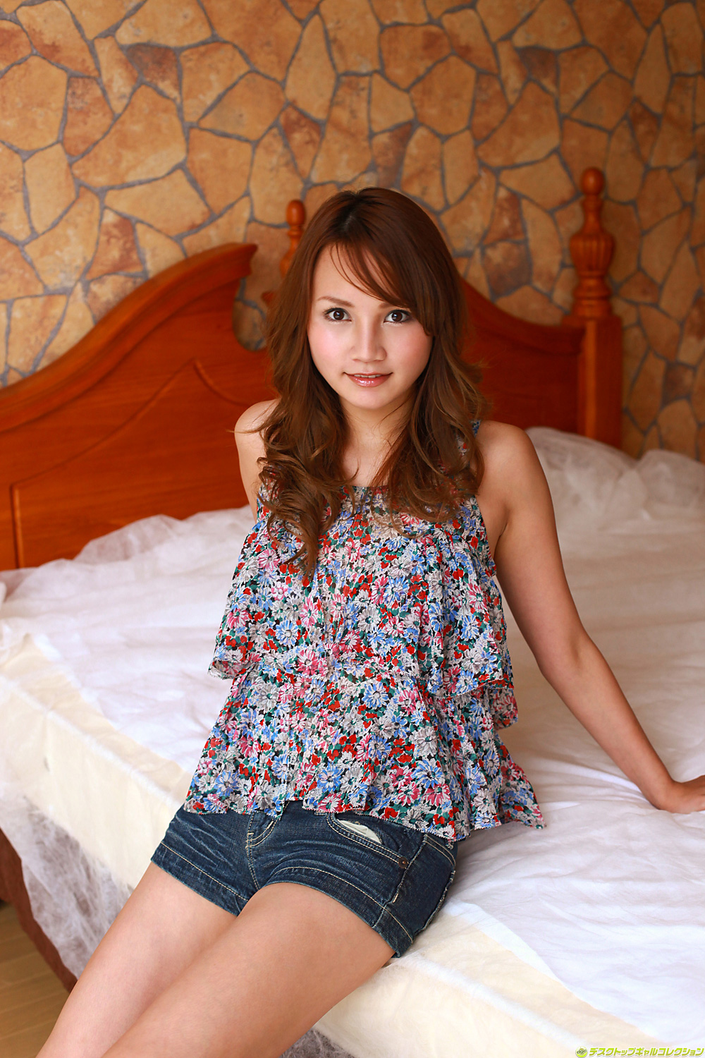 Girlz Pic Maria Eriyori In Flower Print Shirt And Short Jean