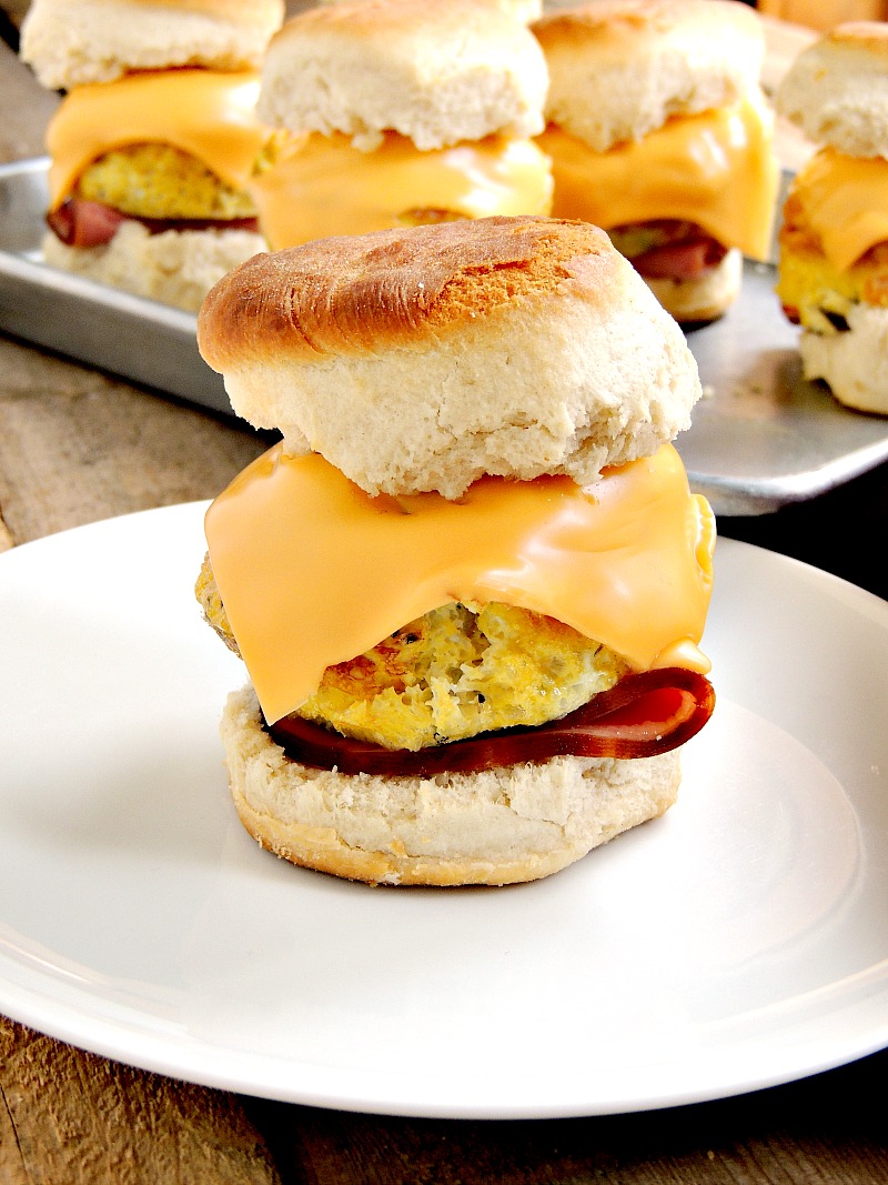 Are you looking for a quick and easy breakfast that is also kid friendly? These Mile High Denver Omelet Biscuits fit that to a T from www.bobbiskozykitchen.com