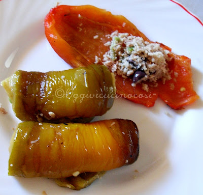 Peperoni ripieni con olive e ciliegino©L.Oggivicucinocosì