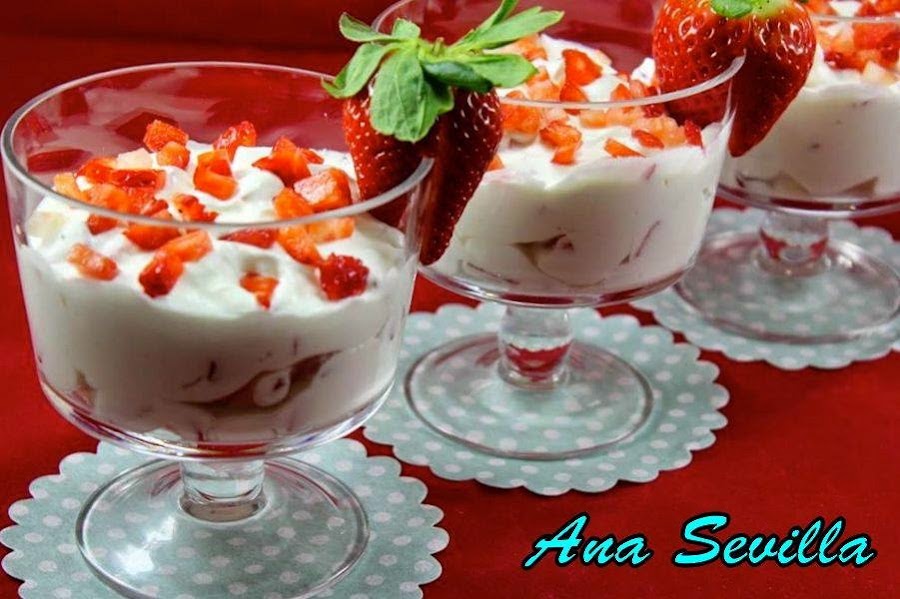 Fresas con nata (crema de leche) y yogurt Ana Sevilla Con Thermomix