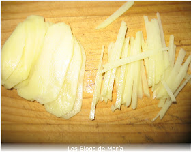 Salsa a la pimienta con ternera y patatas paja
