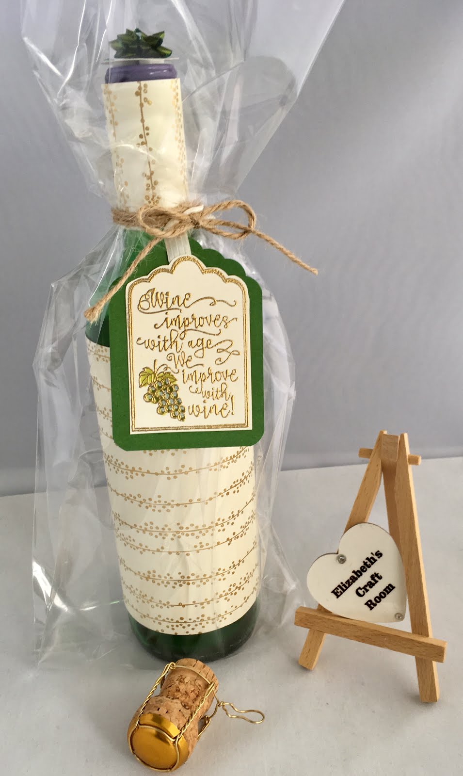 elizabeth's craft room VIDEO Wine Bottle Gift Wrapping Idea with Half