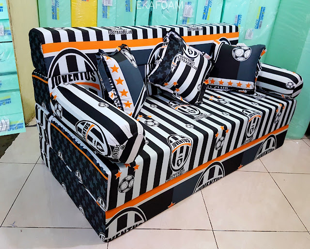 Sofa bed inoac motif bola Juventus atau juve FC Contoh Sofa bed inoac motif bola Juventus atau juve FC