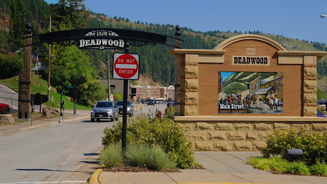 Deadwood welcomes visitors... Deadwood welcomes visitors...