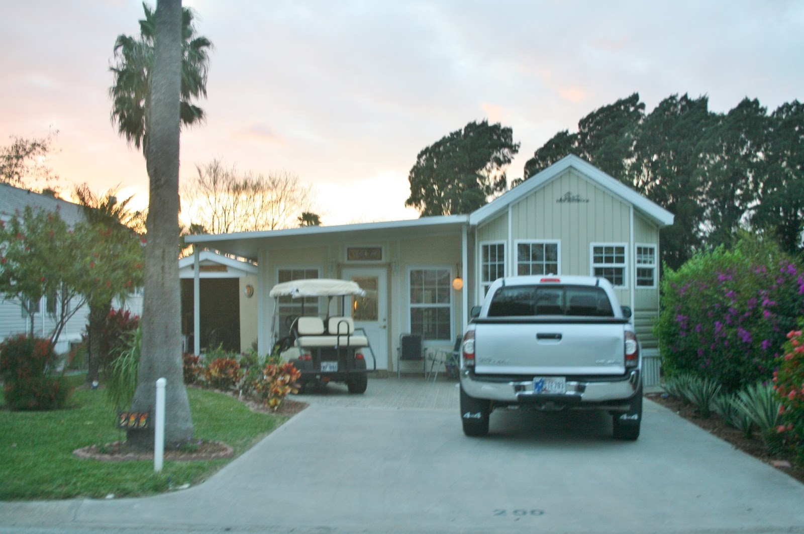Joe, Diane, & Mallery's Big Adventure Modern Day Gypsies River Bend