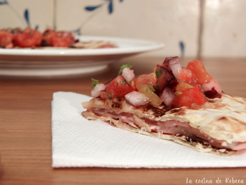 La cocina de Rebeca Quesadilla de jamón york y queso con pico de gallo