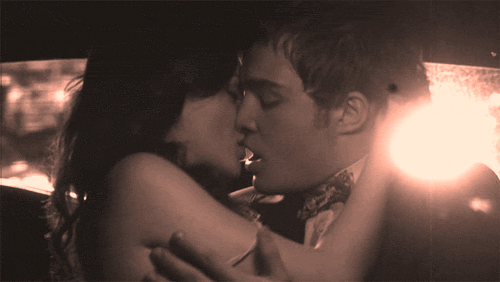 gossip%20girl%20%20kiss.gif