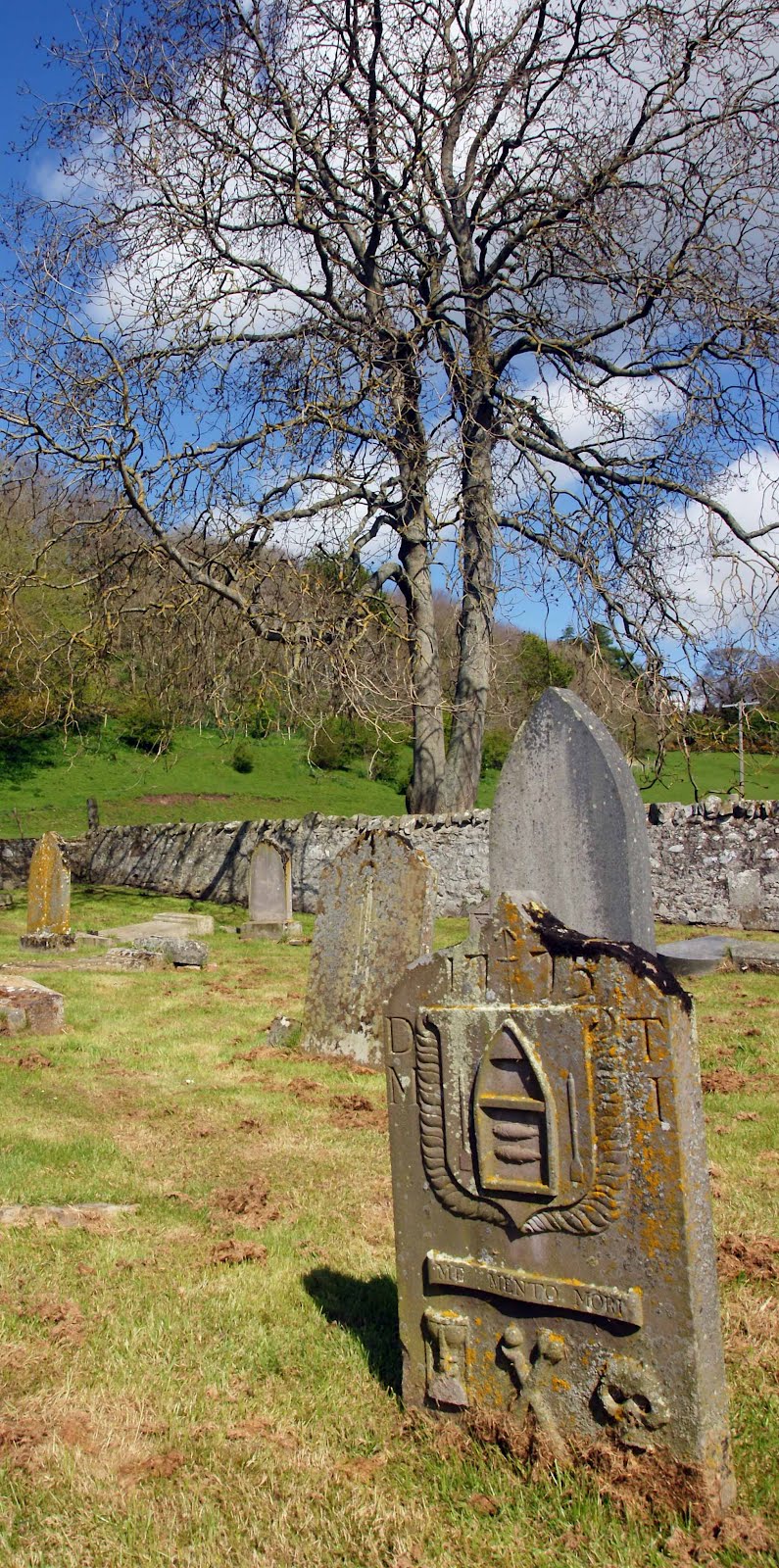 Tour Scotland Tour Scotland Photographs Kirkton of Mailer Cemetery