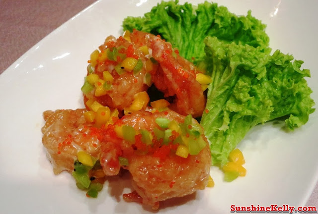 Chinese New Year Menu, Four Season Prosperity Yee Sang, Tai Zi Heen Restaurant, Prince Hotel & Residence KL, yee sang, lou sang dinner, Crispy prawn coated with lemon dressing, garnished with tropical fruit salsa tobiko