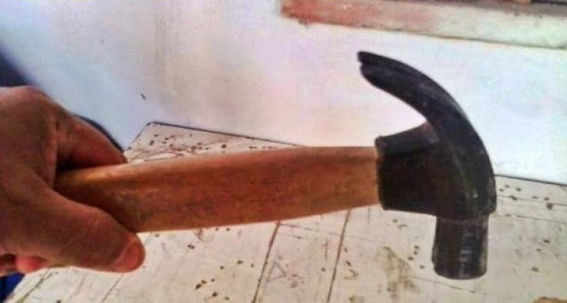 Homem dá martelada na cabeça da esposa por almoço não estar pronto Homem dá martelada na cabeça da esposa por almoço não estar pronto