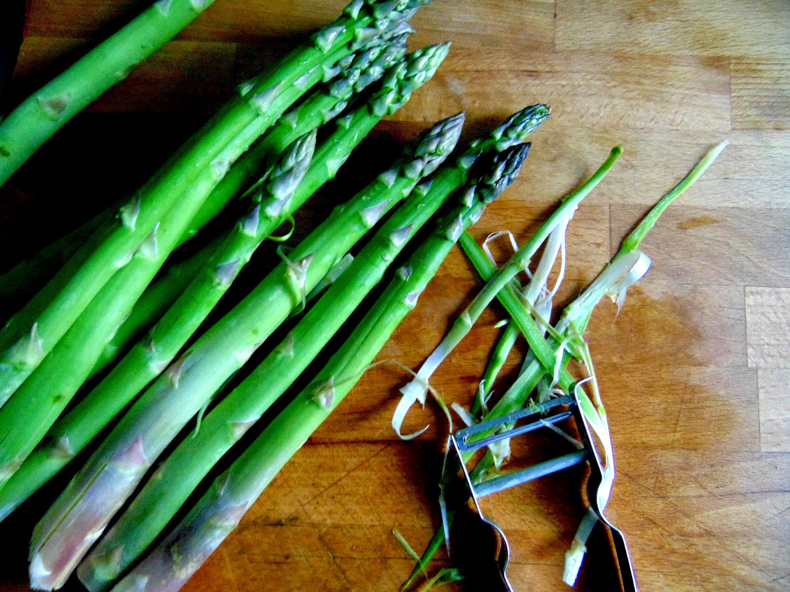 clean asparagus