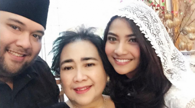 Vanessa Angel dan Didi Mahardika resmi bertunangan - Berita Selebriti