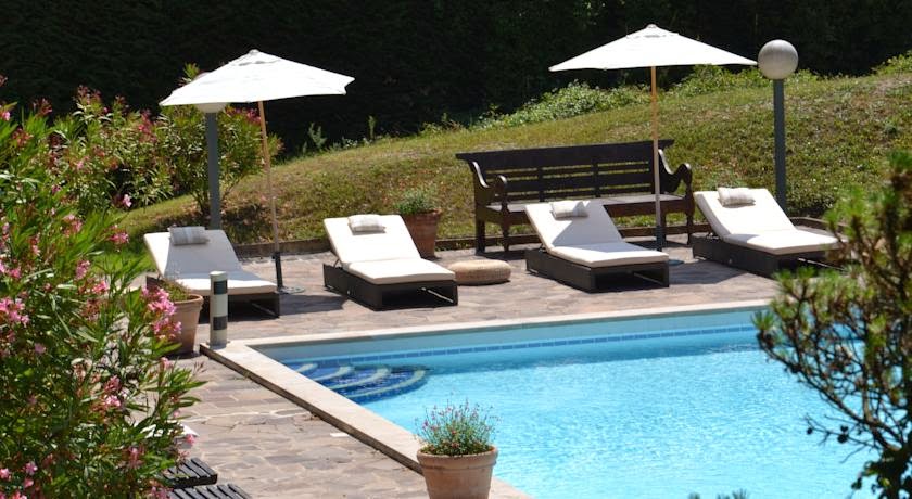 bed and breakfast france la deviniere pool