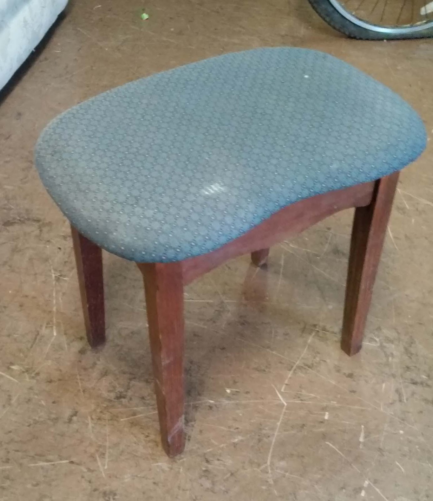 UHURU FURNITURE & COLLECTIBLES SOLD **REDUCED** Vintage Vanity Bench 20