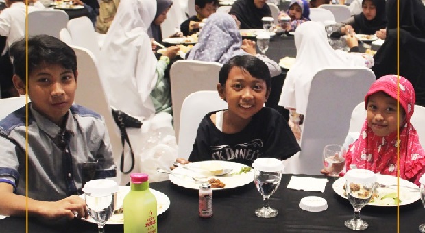 Mercure Bandung City Centre Bukber dengan Anak Yatim