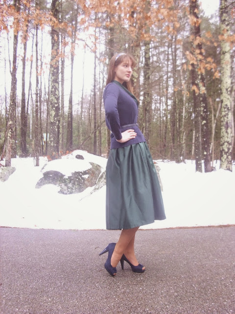 Christmas outfit green full skirt blue cardigan vintage ll Young Yankee Lady