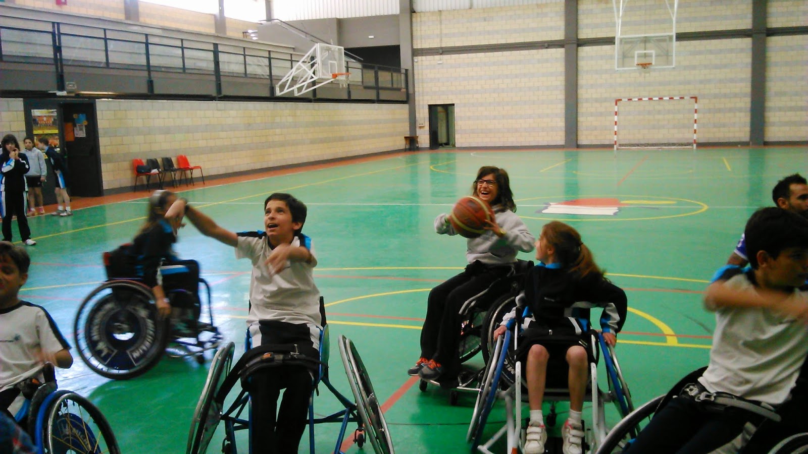 Educación Primaria Colegio Agustinas Valladolid Baloncesto en silla de ruedas