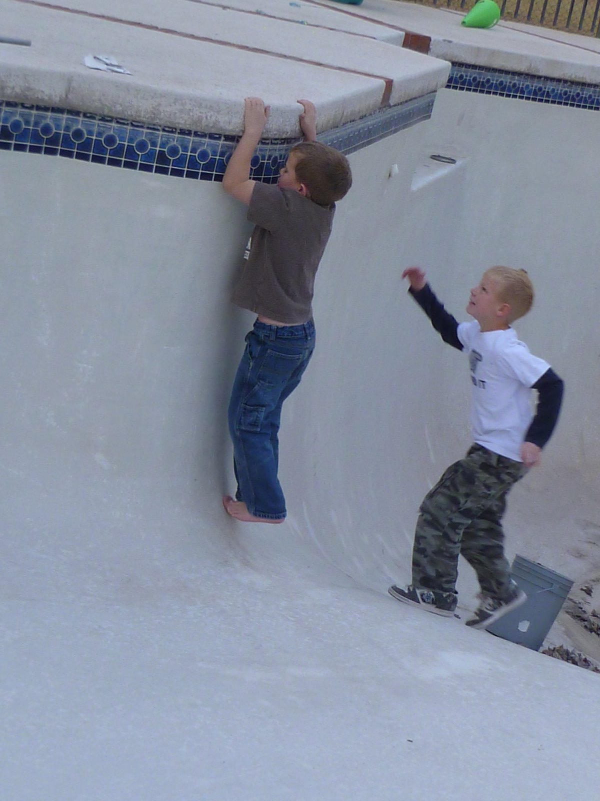 DeGraffenried Family: Swimming Pool Drained!