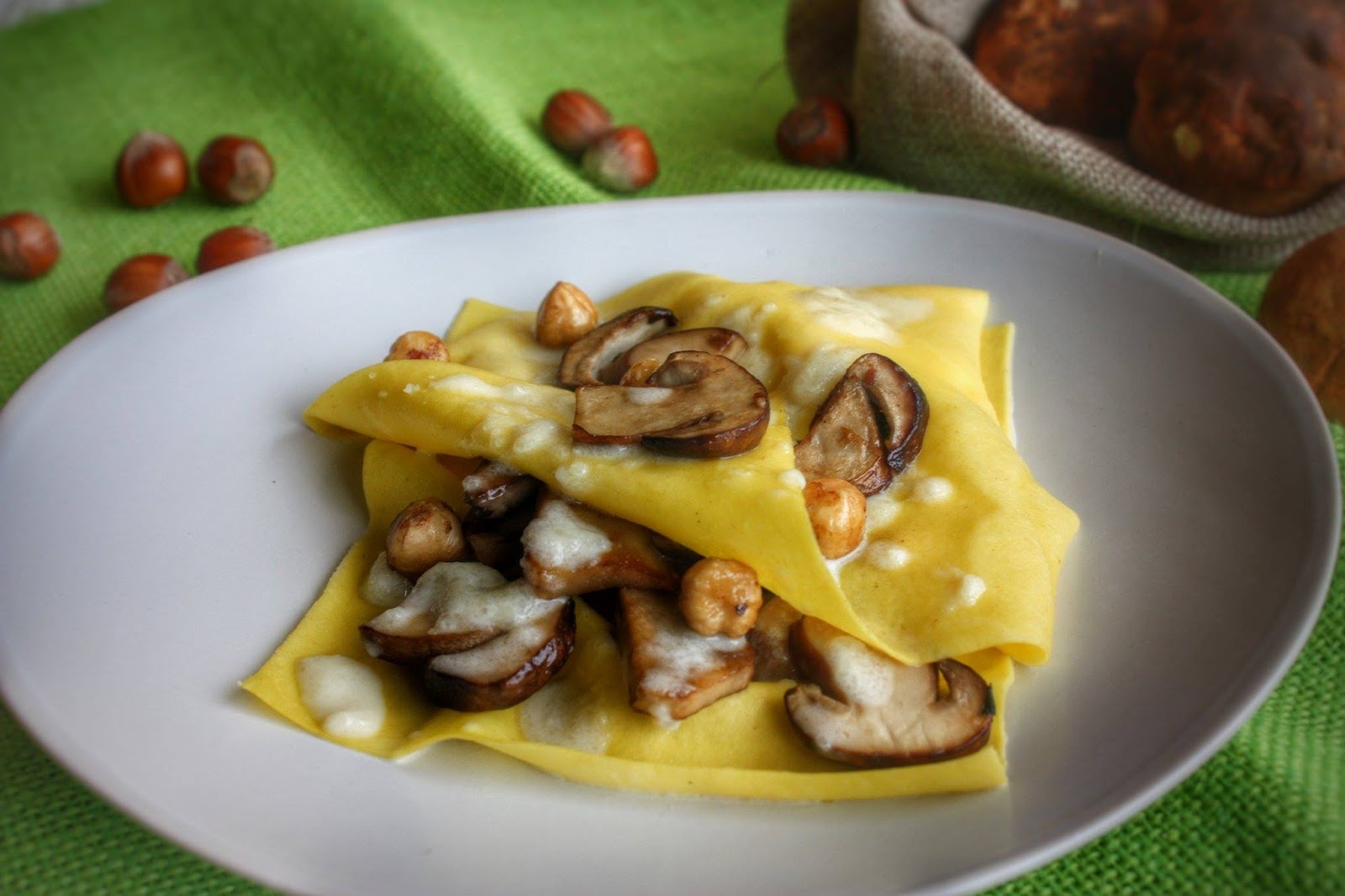 Frittomisto cucina ed emozioni Raviolo aperto con porcini e nocciole