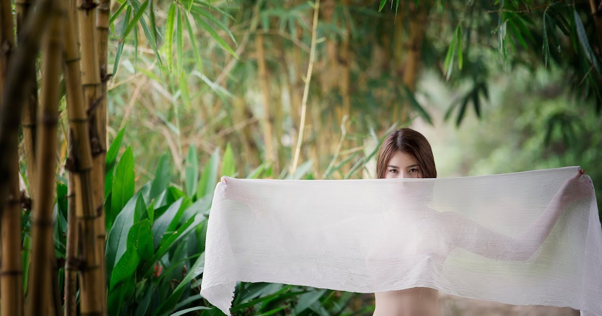 …vườn ai mướt quá xanh như ngọc…lá trúc che ngang mặt chữ…hiền
