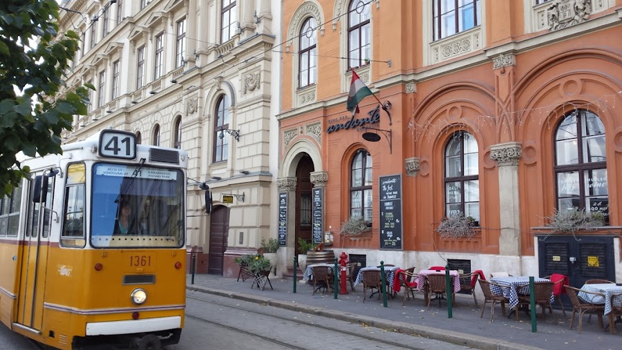 paseo-orilla-buda-danubio-budapest
