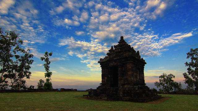 izin mengambil gambar di candi ijo izin mengambil gambar di candi ijo