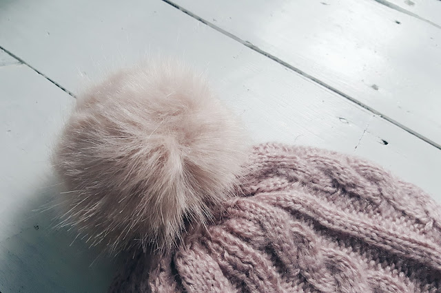 ASOS BOBBLE HAT ASOS BOBBLE HAT