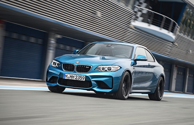 M2 2016 BMW M2 blue track