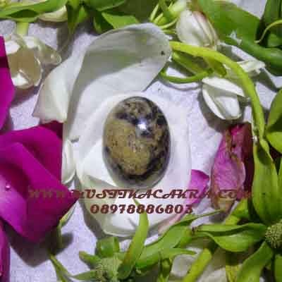 Mustika Ular Hitam Mustika bertuah, Benda sekti, Batu Berkhasiat, pusaka, azimat Mustika Ular Hitam