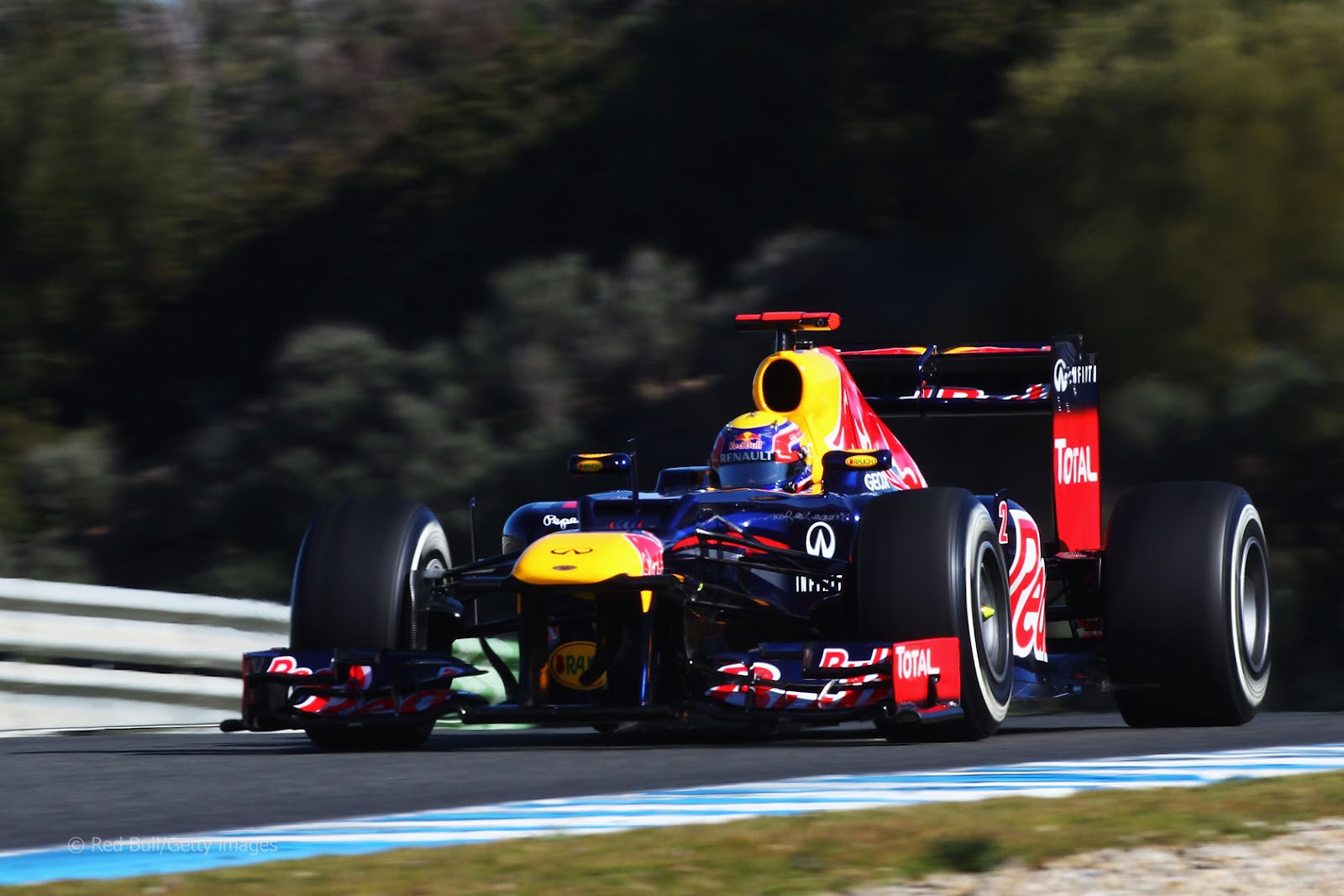 Ред бол 4 боссы. Игра красный шарик мрачная фабрика уровень 35. Red bull rb 10 2014. Ред булл 2010 болид. Red bull racing f1 factory.