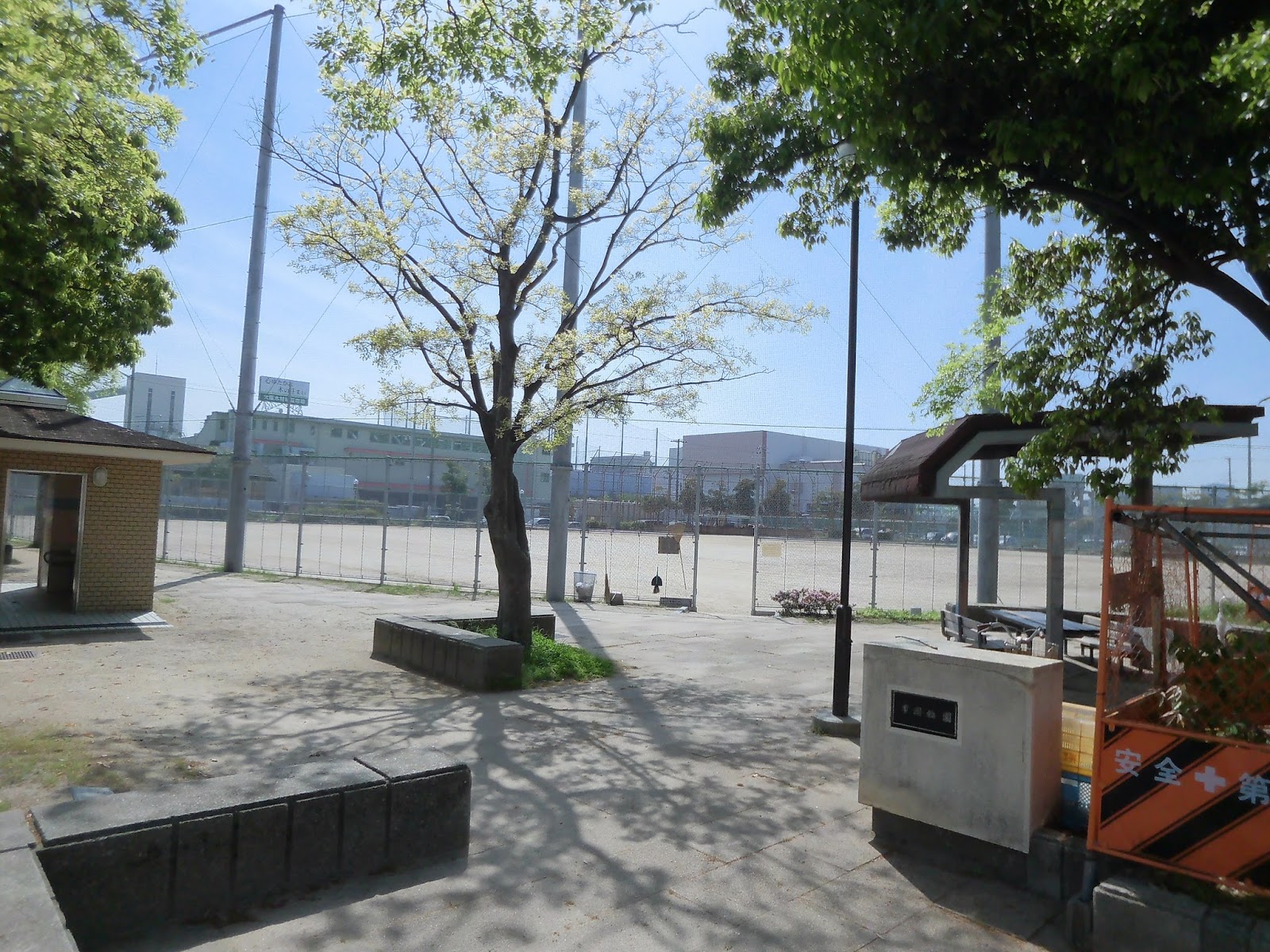 N2 blog 大阪市港区、公園の風景 その1