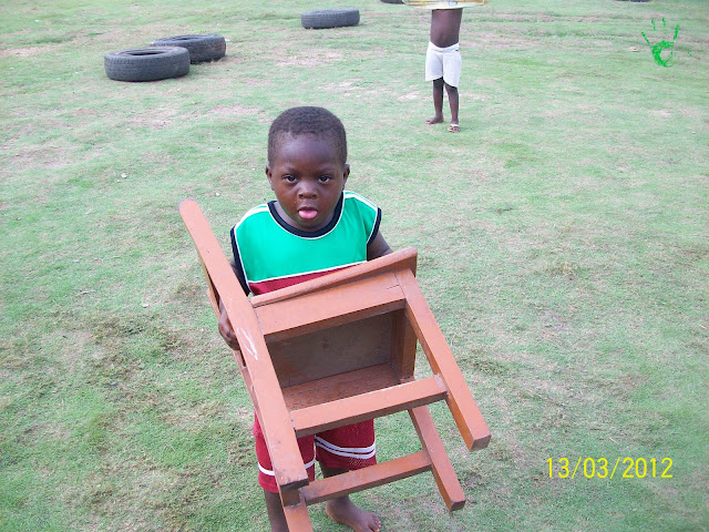 Immagini dei bambini della scuola della missione in Africa
