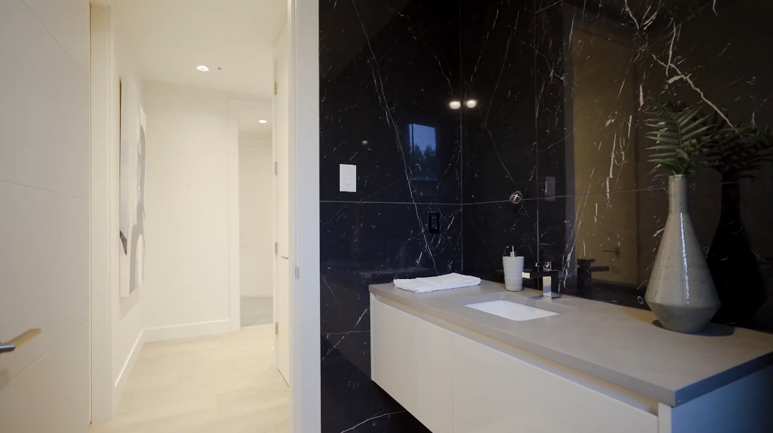 39 Interior Design Photos vs. 2710 Crescentview Dr, North Vancouver Luxury Home Tour