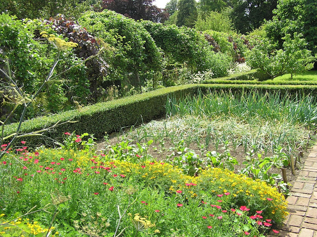 The Courts Garden angielski ogród kuchenny, warzywny