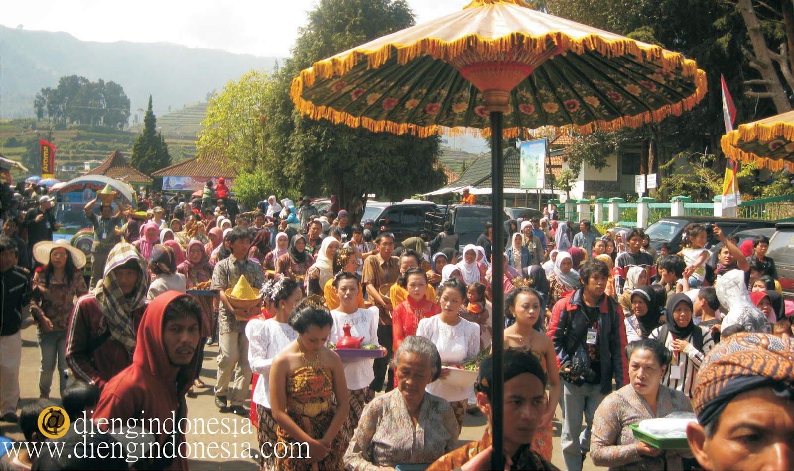 Napak Tilas Kirab Budaya Parade Seni Dieng Culture Festival