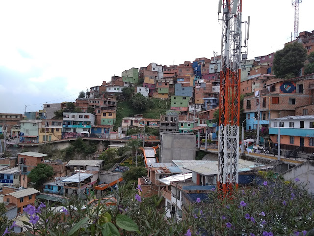 Qué visitar en Medellín: La capital paisa en 15 lugares imprescindibles: 5 La Comuna 13 de Medellín