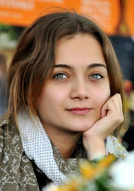 صور داملا سونمز damla Sonmez بطلة مسلسل حكاية حب ومسلسل حرب الورود حمل جوري من عمر , زواج جوري حرب الورود , الاسم الحقيقى لجوري فى حرب الورود , الحلقة الاخيره من مسلسل حرب الورود
