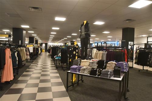 Bloomingdale&#39;s Outlet Opens In Center City With Lots Of Bling & Bargains - Here Are Examples ...