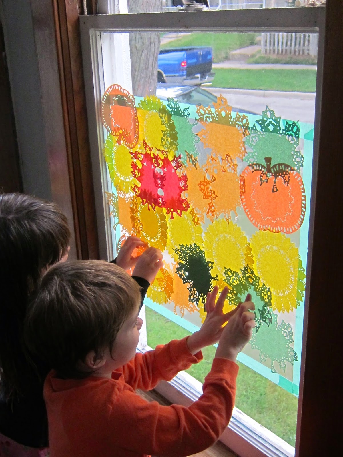 An Easy and Mess Free Autumn Window Craft.
