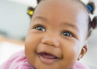 مخاطر ربطات الشعر على الأطفال الرضع