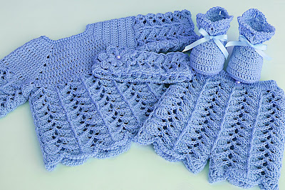 3 - Crochet IMAGEN de Peucos zapatitos o escarpines a conjunto con la chambrita rosa a crochet y ganchillo. MAJOVEL CROCHET