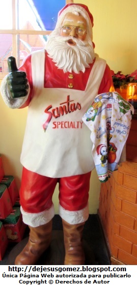 Papa Noel o Santa Claus Papa Noel o Santa Claus que estaba dentro de la Fábrica de Panetones. Foto de Papa Noel tomada por Jesus Gómez