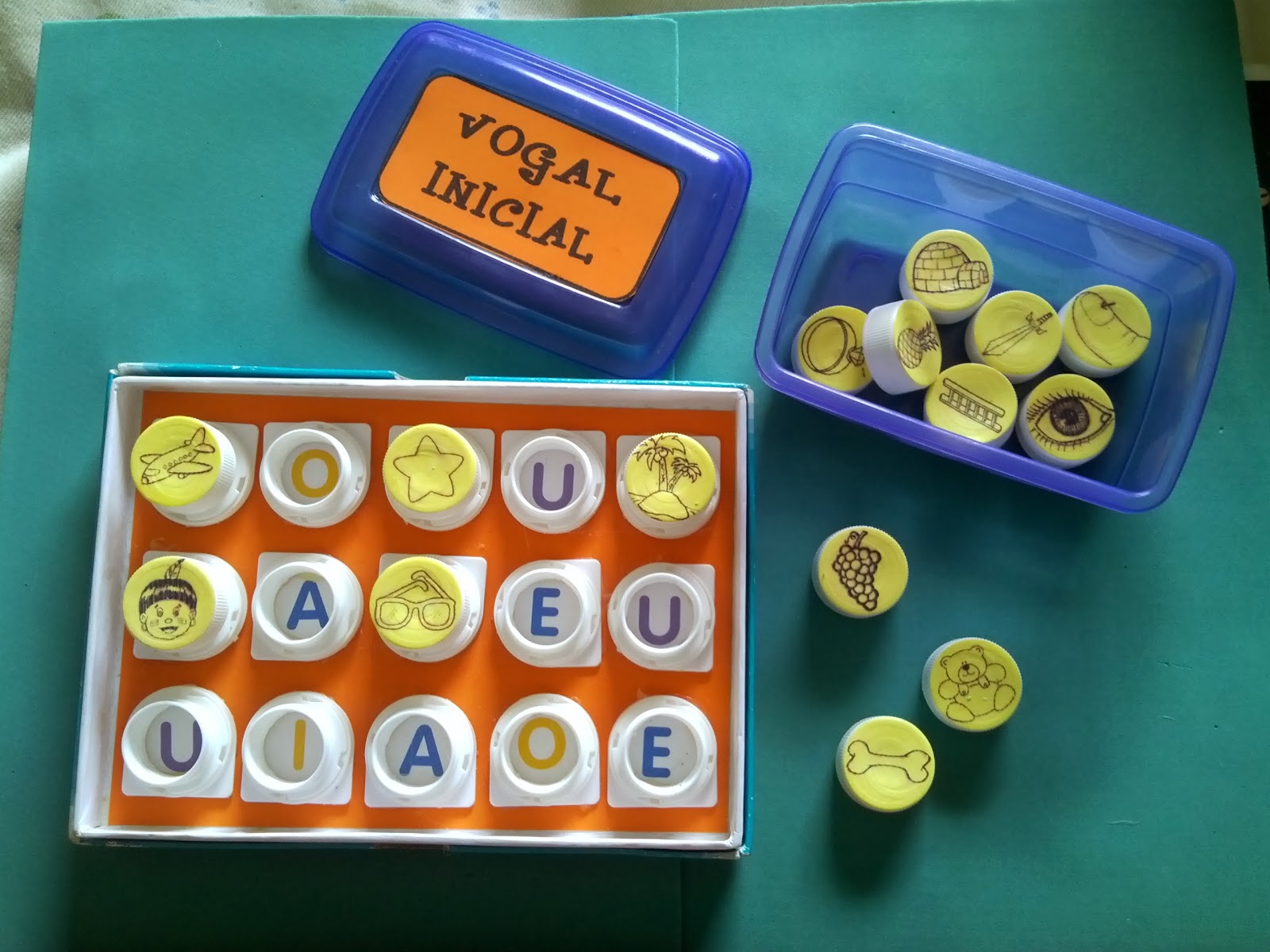 Alfabetizando - Iara Medeiros: Jogo das vogais reciclado