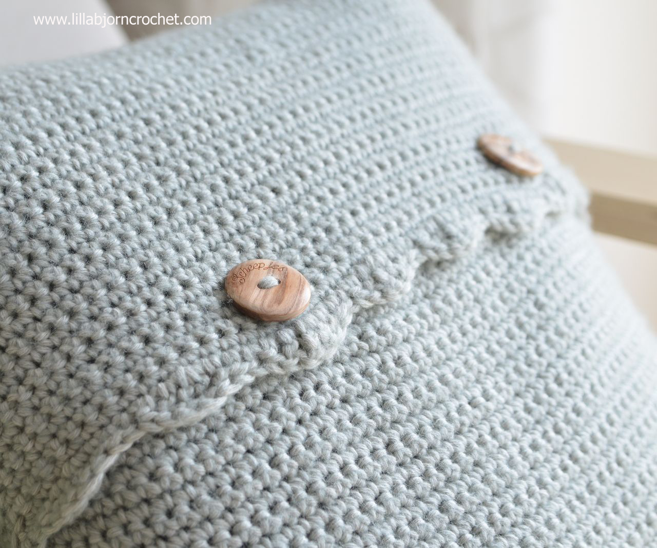 Tree of Life pillow - overlay crochet pattern by Lilla Bjorn