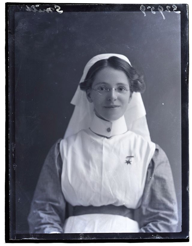 36 Rare and Beautiful Studio Portrait Photos of Nurses in World War I