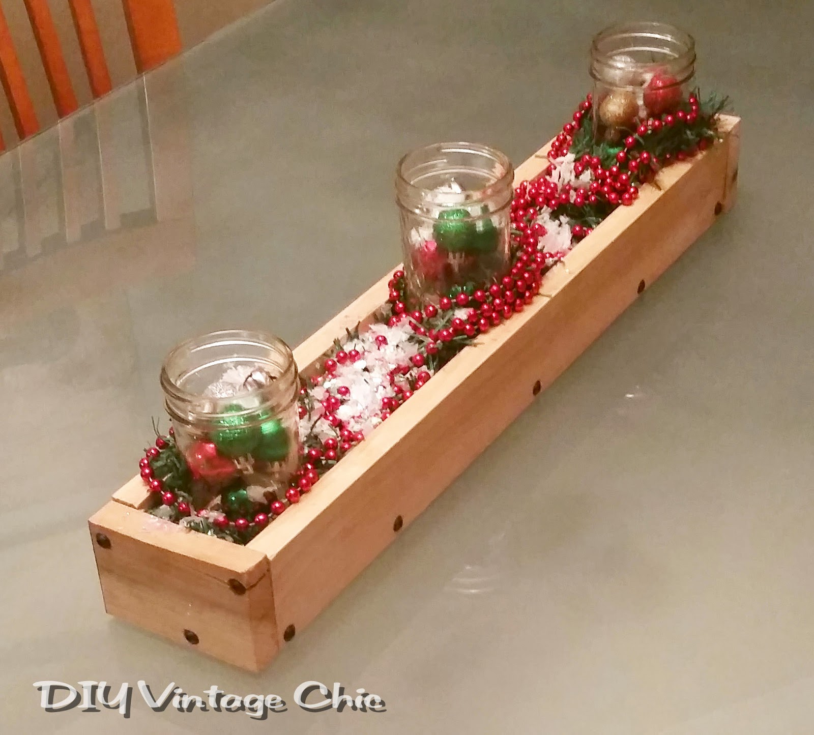 DIY Vintage Chic DIY Christmas Centerpiece